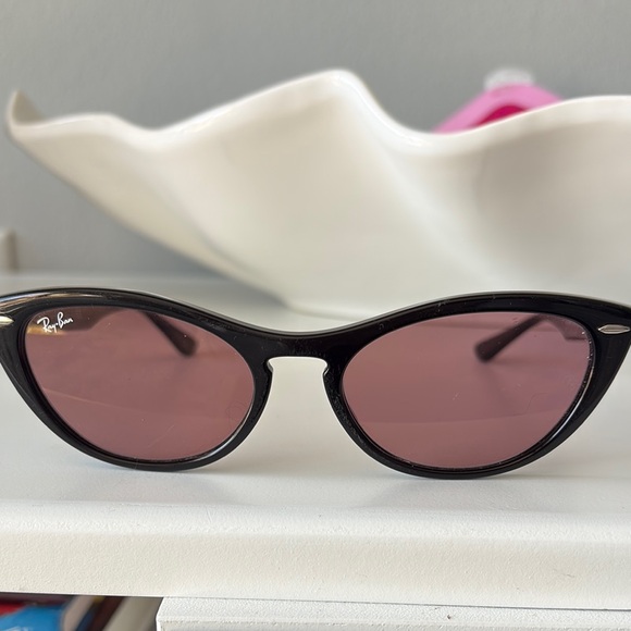 Ray-Ban cat eye sunglasses- purple lenses - Picture 3 of 11